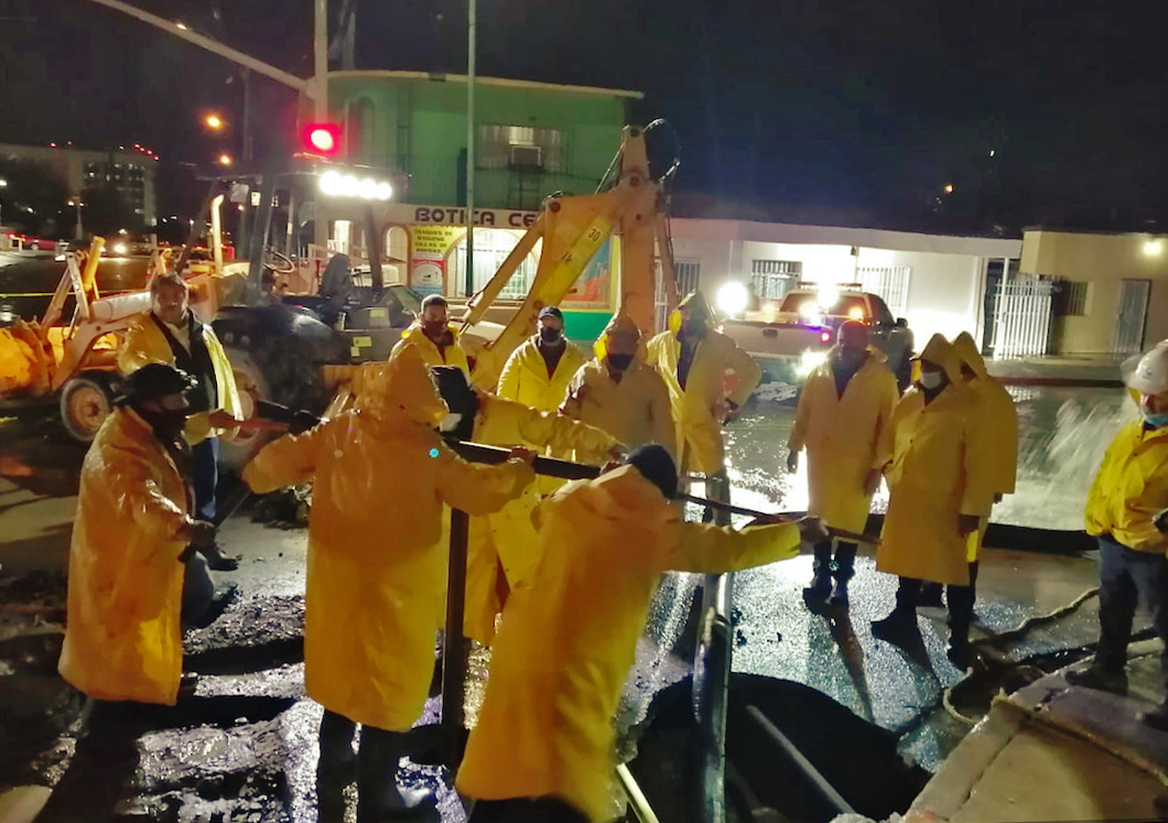 CESPM REPARA UNA GRAVE RUPTURA EN LA RED DE AGUA POTABLE