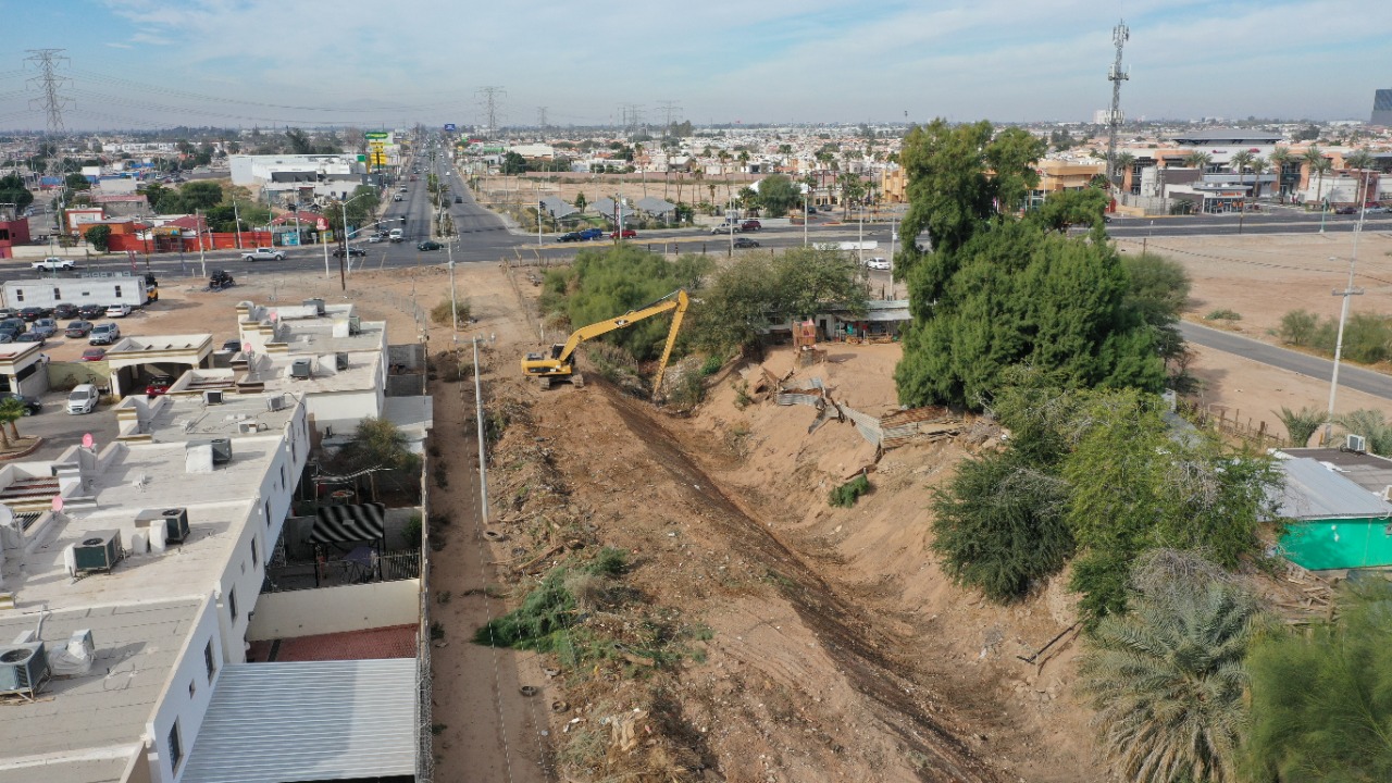 CONTINÚAN LOS TRABAJOS DE LIMPIEZA DEL SUBRAMAL 1+767 DEL ANTIGUO DREN MEXICALI