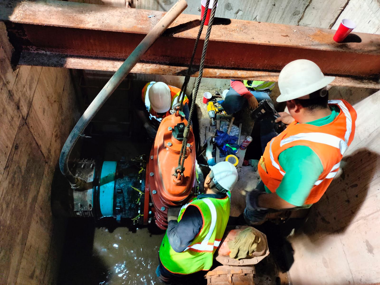  REPARA CESPM VÁLVULA EN RÍO NUEVO Y EJE CENTRAL