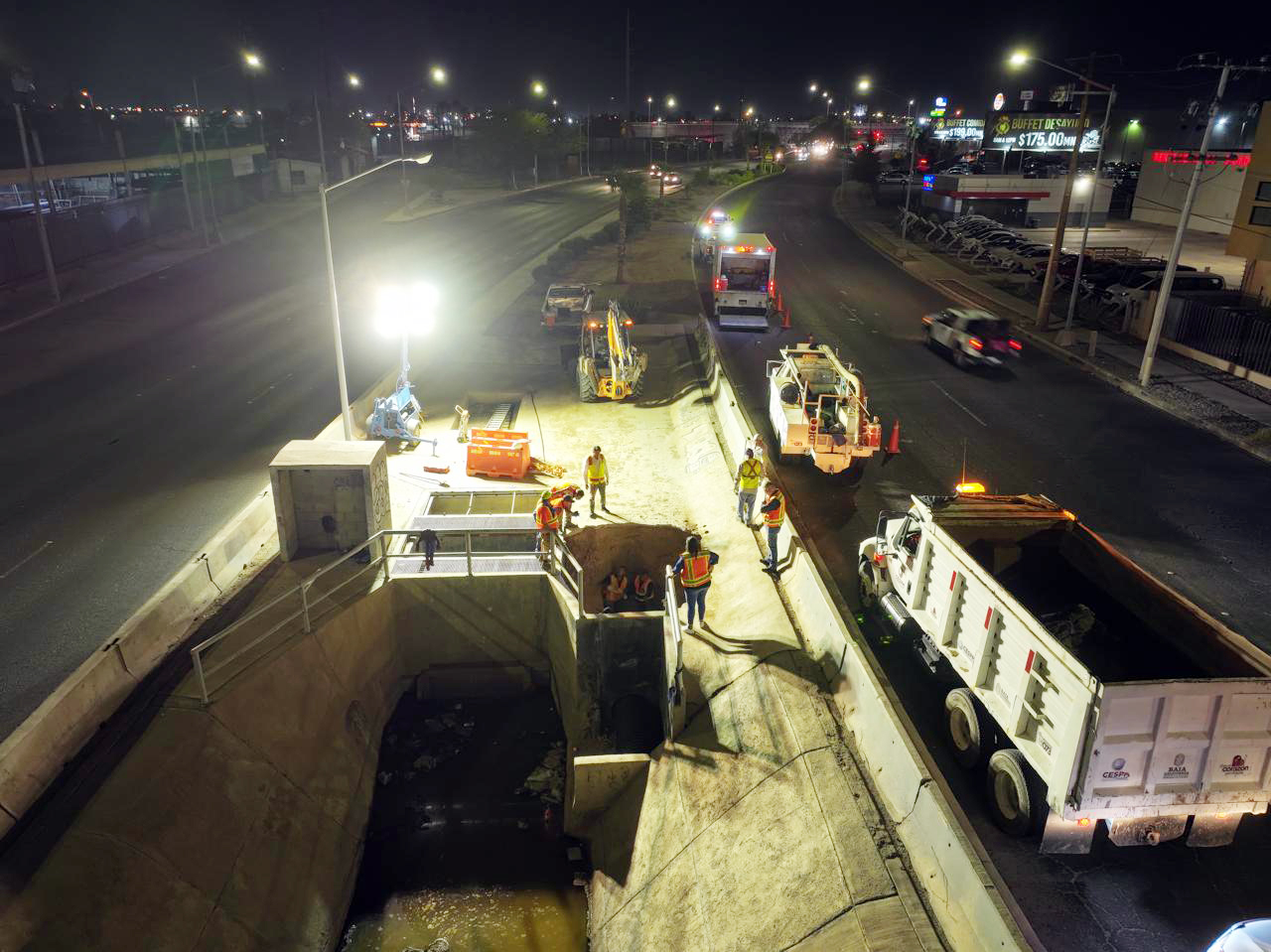 CESPM REEMPLAZA TUBERÍAS DAÑADAS POR VANDALISMO EN EL PERIFÉRICO ORIENTE 