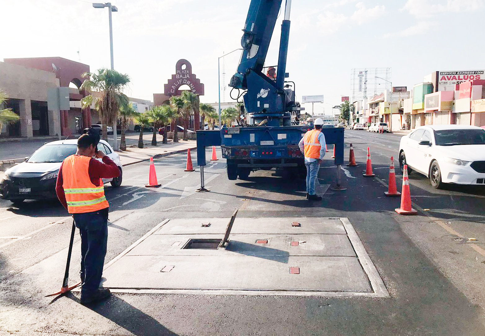 CESPM REALIZA MANTENIMIENTO PREVENTIVO EN CAJA DE VALVULAS DE CALZADA INDEPENDENCIA 