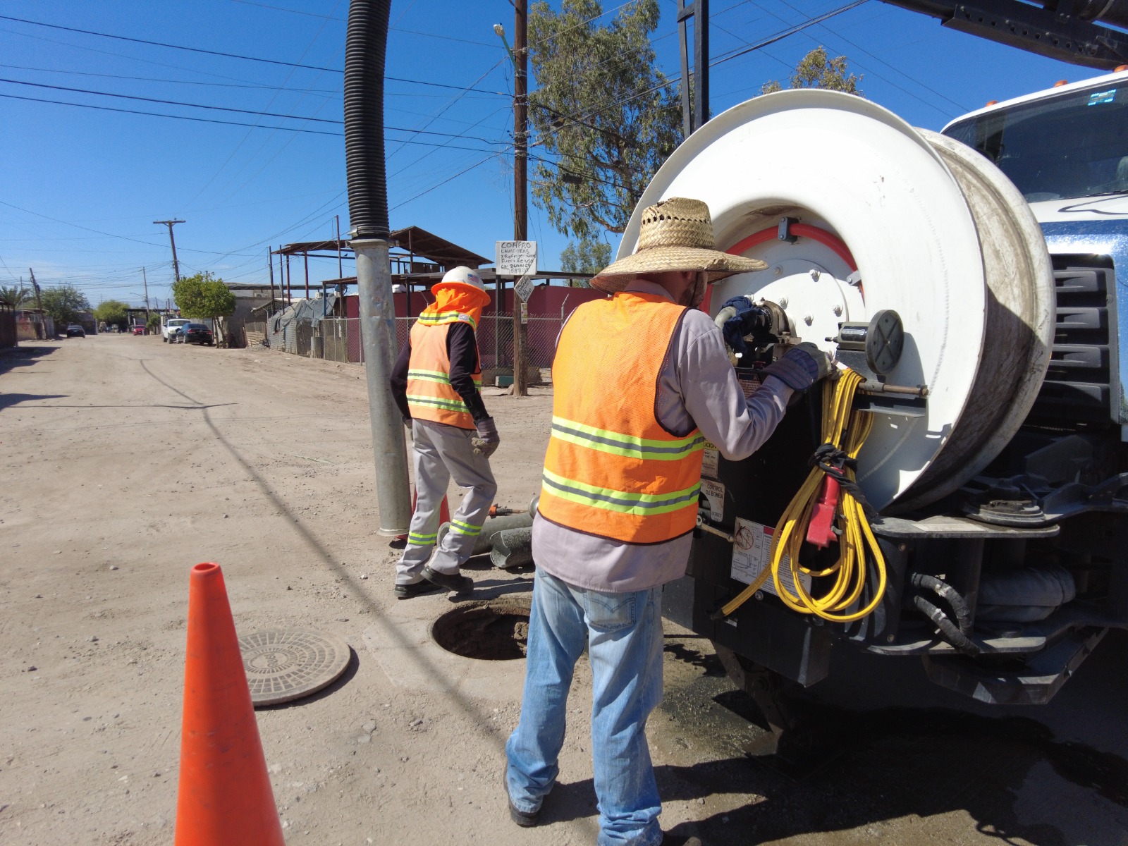  CESPM REALIZÓ JORNADA DE DESAZOLVE EN LA COLONIA SOLIDARIDAD MEXICALI 