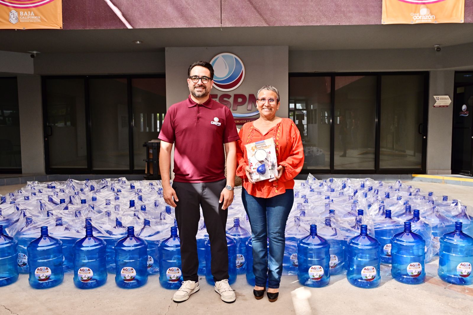 CESPM ENTREGA GARRAFONES PARA PERSONAS EN CONTEXTO DE MOVILIDAD EN MEXICALI 