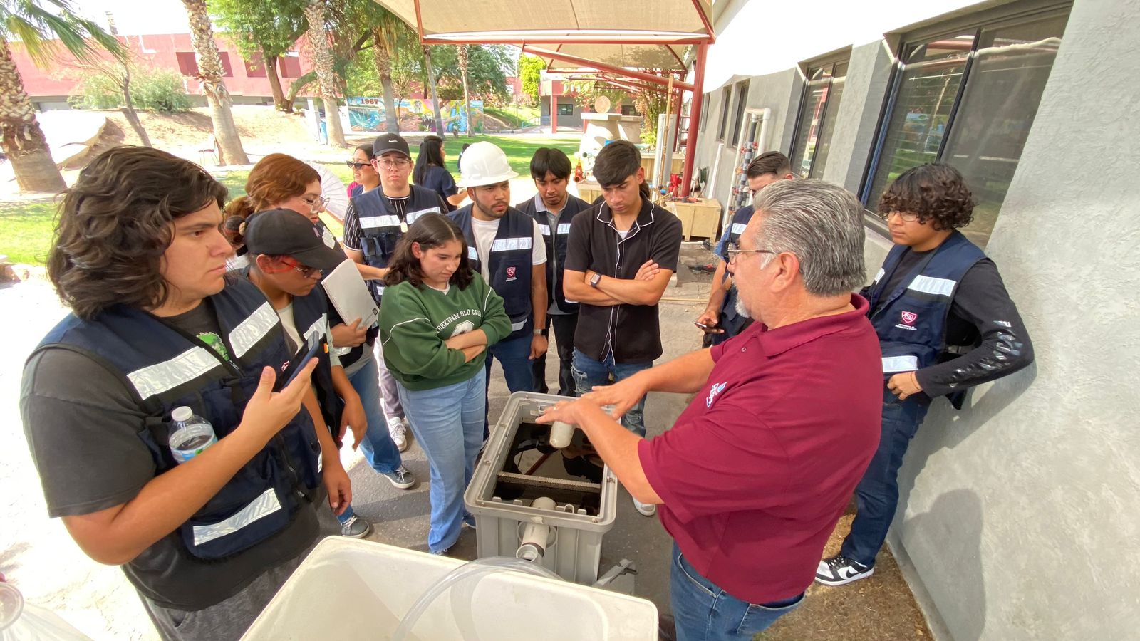 RECIBE CESPM A ALUMNOS DE LA UNIVERSIDAD VIZCAYA EN LA ZONA DE CAPACITACIÓN 