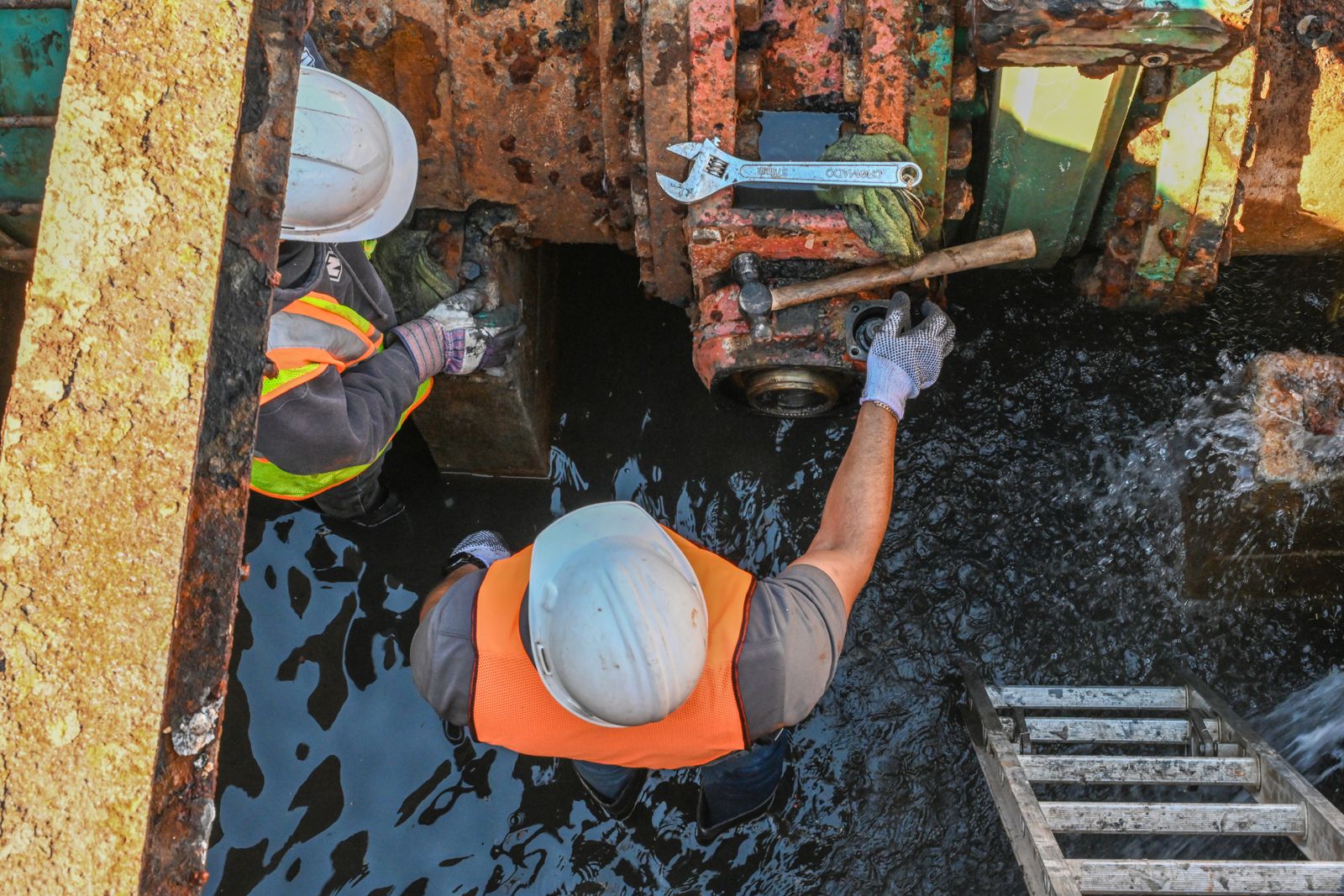 REPARACIÓN DE VÁLVULA EN CALZADA INDEPENDENCIA Y RÍO NUEVO: CESPM TRABAJA PARA EVITAR AFECTACIONES 