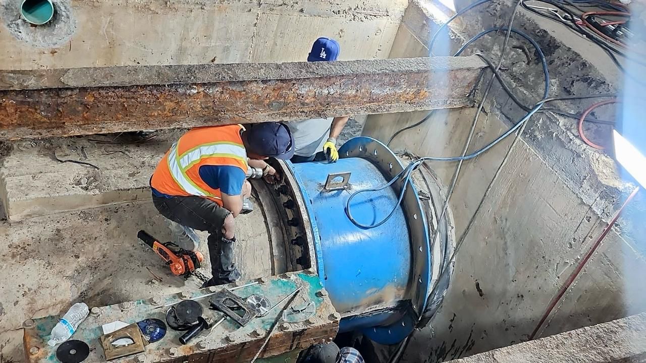 CESPM RESTABLECE EL SERVICIO DE AGUA EN LA ZONA PONIENTE TRAS REPARACIÓN DE TUBERÍA DE 42 PULGADAS